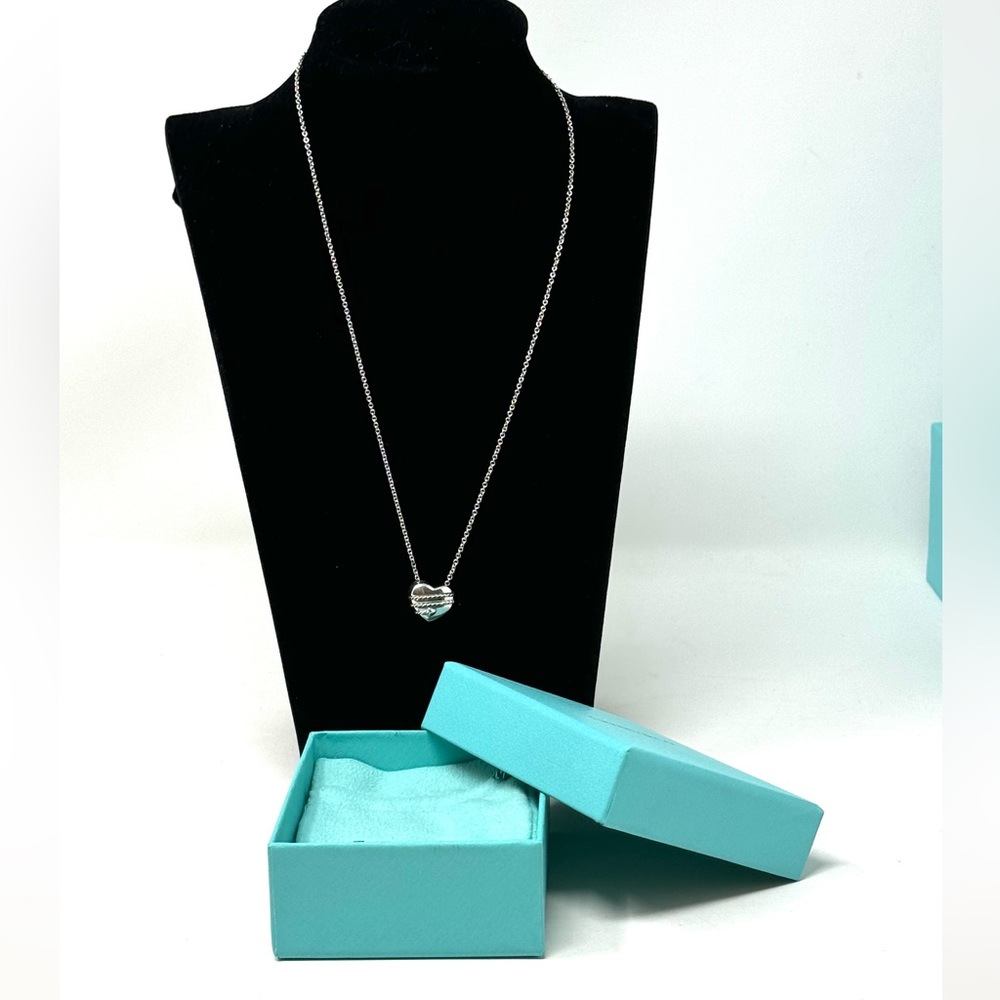 Authentic Tiffany & co Solid Heart Arrow Dropped Around The Heart Neckla… - Picture 2 of 9